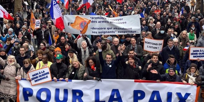 En Francia, llaman a emanciparla de EEUU y la OTAN