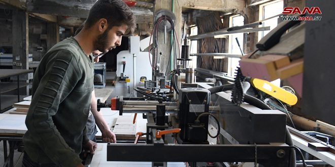 Más de 477 tiendas de artesanías y talleres operan en la ciudad de Al-Tal