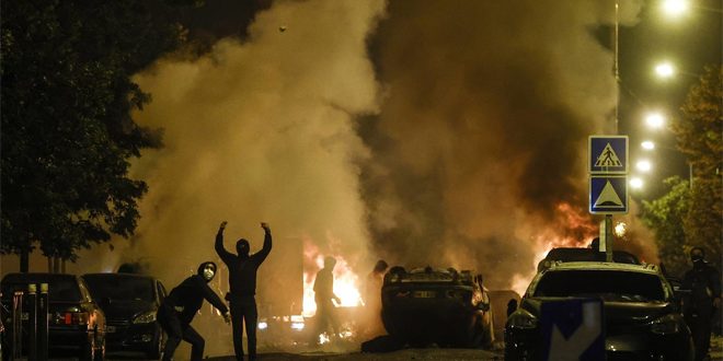 Francia moviliza militares para contener protestas y Macrón elogia “la respuesta policial a las protestas”