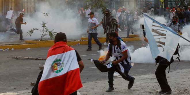 Grupo-neonazi-en-Perú-incita-a-la-violencia-contra-manifestantes