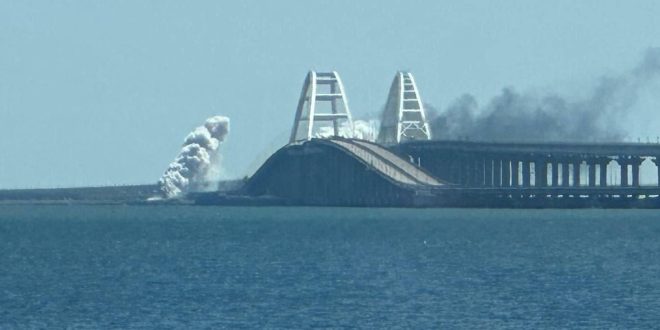 Rusia repele ataque ucraniano con misiles contra el puente de Crimea