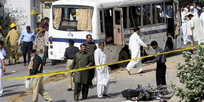 Decenas de muertos en un atentado cerca de una mezquita en Pakistán