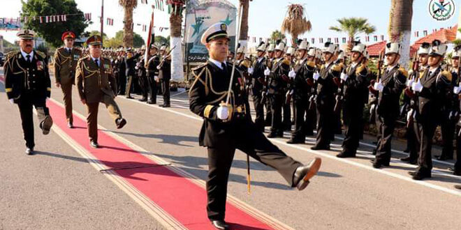 Ceremonia de graduación de cadetes de la Academia Naval