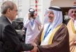 אל-מוקדאד מגיע לבחריין להשתתף בפגישות ההכנה לעבודות הפסגה הערבית ה-33