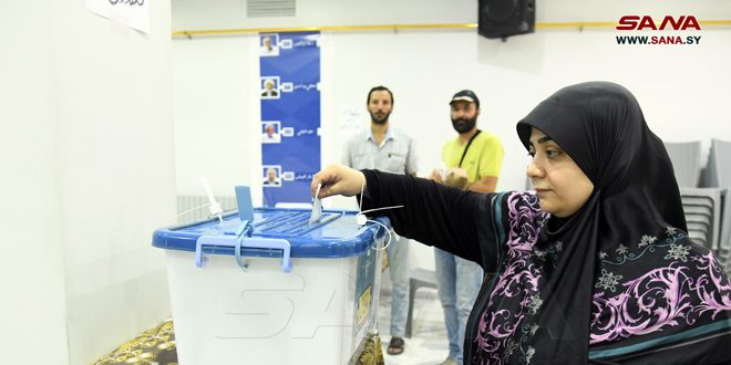 Иранцы, проживающие в Сирии, участвуют в выборах президента Ирана