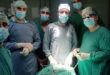 Tartus’taki Al Basil Hastanesi’nde Bir Sağlık Ekibi Tarafından Gerçekleştirilen Hassas Bir Cerrahi Prosedür, Bir Kızı Sinir Hasarından Kurtardı